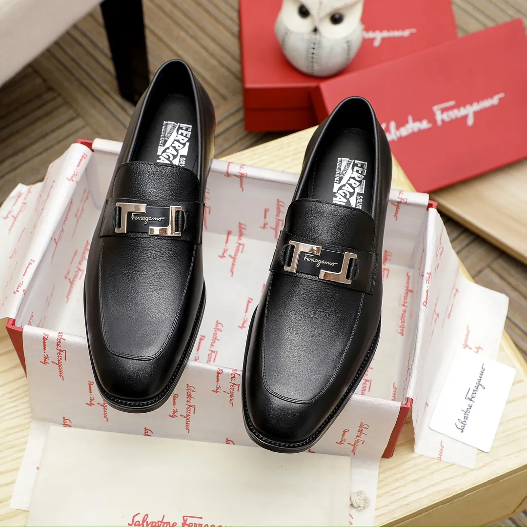 Factory price 460 🔥Ferragamo's new men's casual slip-on shoes🇨🇳Official website original 1:1 mold opening, original quality💯Fine workmanship, high-end luxury☘The upper is made of imported Italian first-layer cowhide🌴Water-dyed🐂Leather lining🍓Rubber wear-resistant and non-slip outsole, breathable and comfortable to wear🍍The first choice for high-grade men, black is optional! Code number 38-44 (45.46. Can be customized)